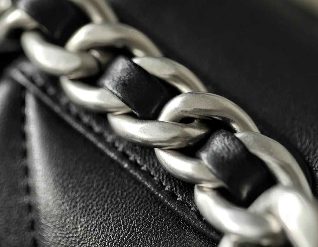 샤넬 19백 라지 램스킨 블랙 실버