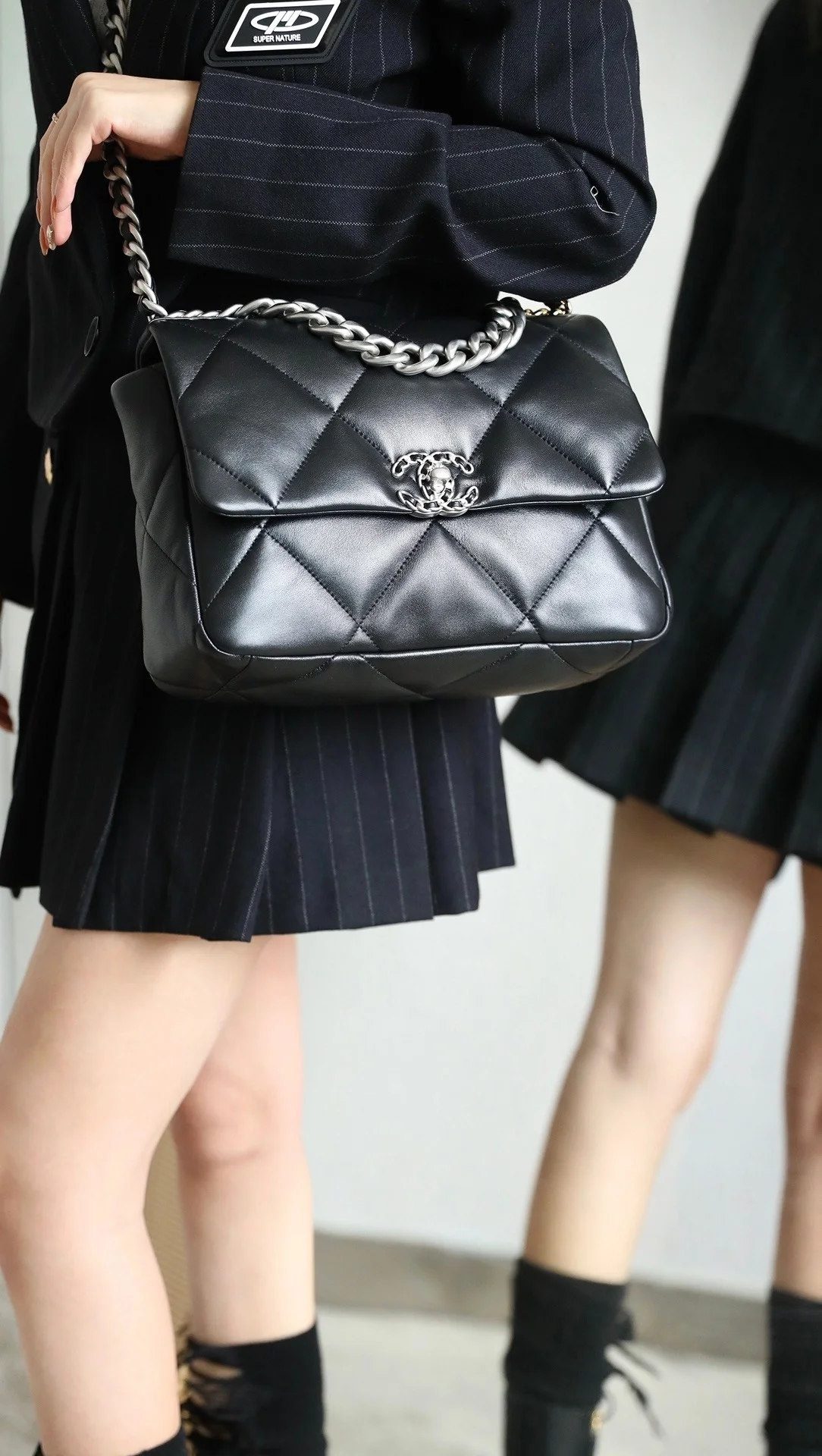 샤넬 19백 라지 램스킨 블랙 실버