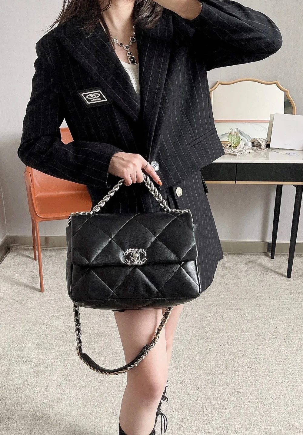 샤넬 19백 라지 램스킨 블랙 실버