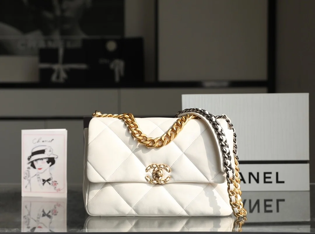 샤넬 19백 라지 램스킨 화이트 골드