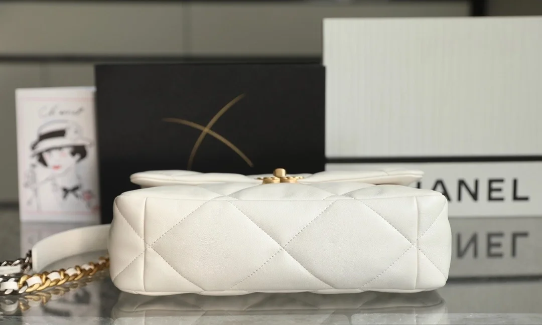 샤넬 19백 라지 램스킨 화이트 골드