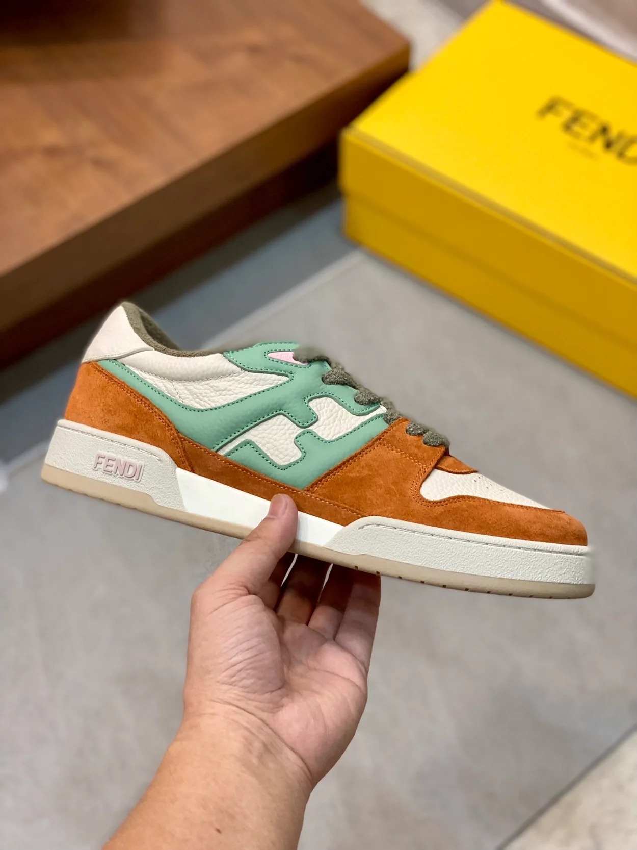 펜디 매치 스웨이드 스니커즈