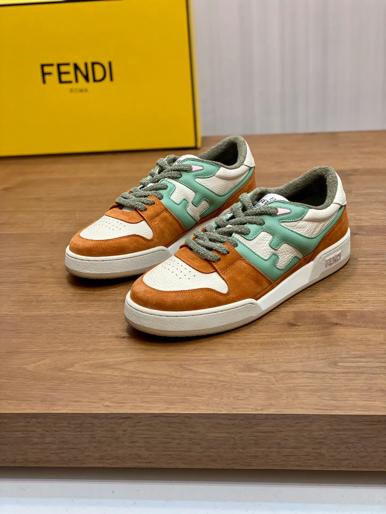 펜디 매치 스웨이드 스니커즈