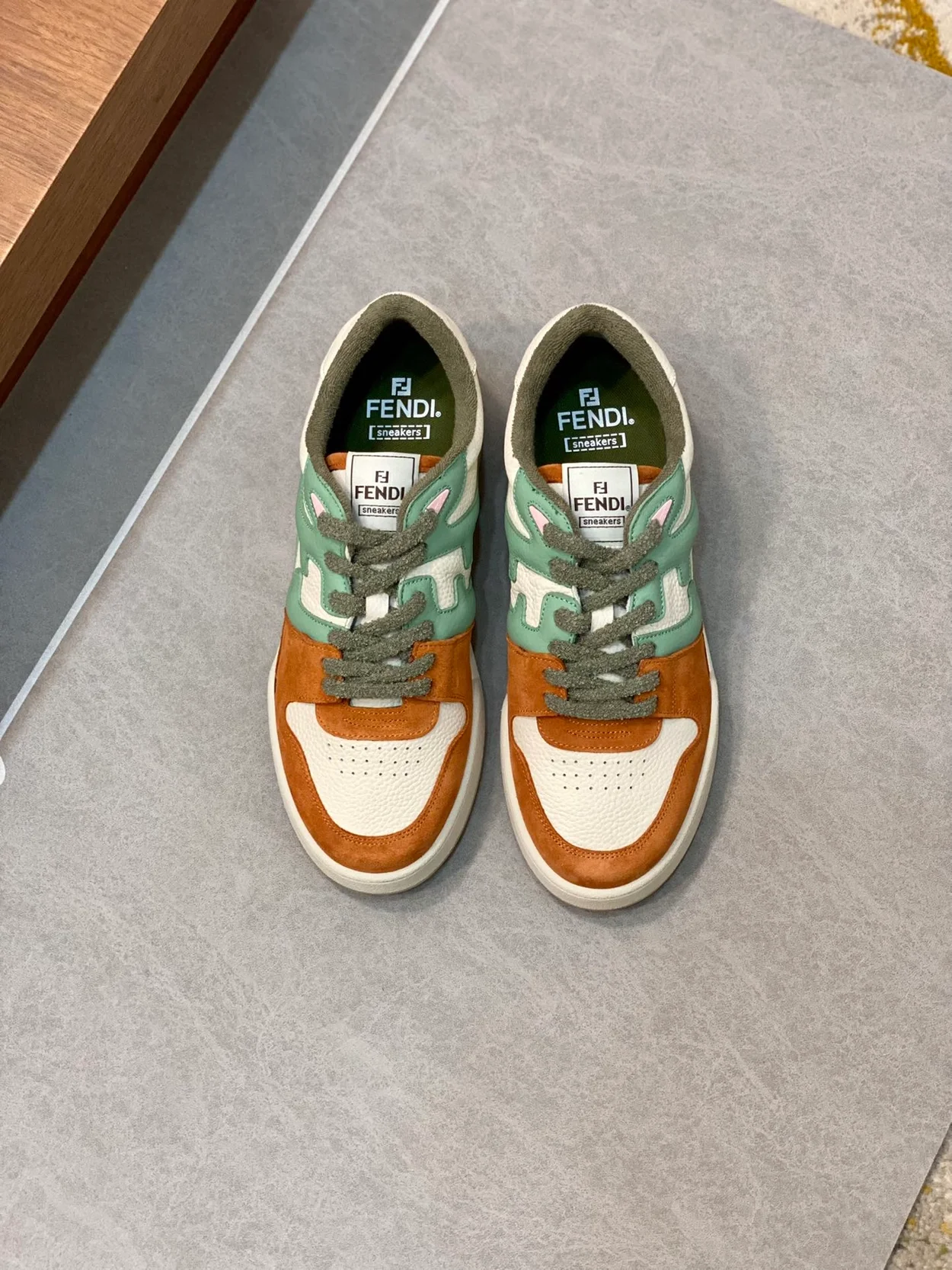 펜디 매치 스웨이드 스니커즈