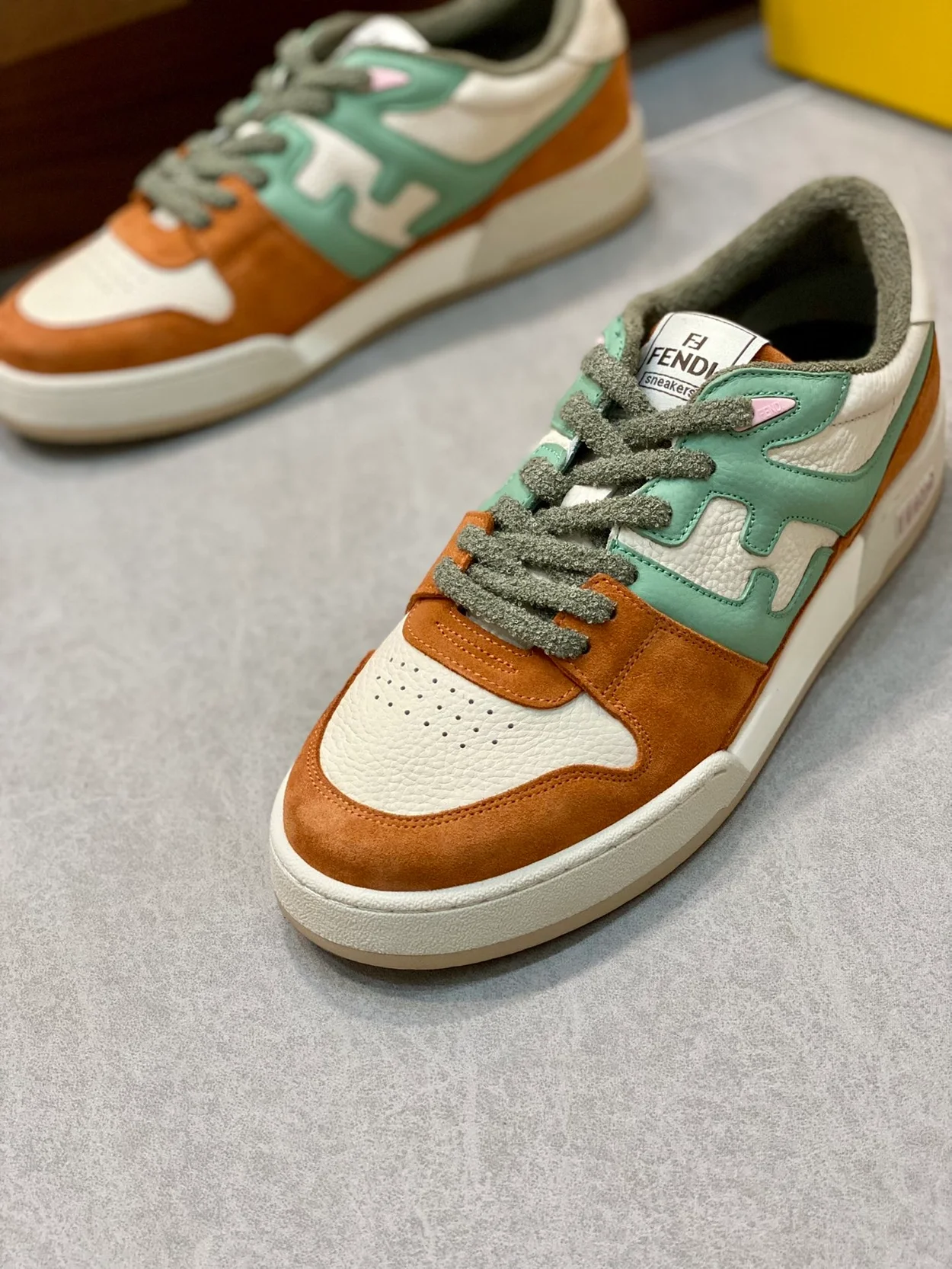 펜디 매치 스웨이드 스니커즈