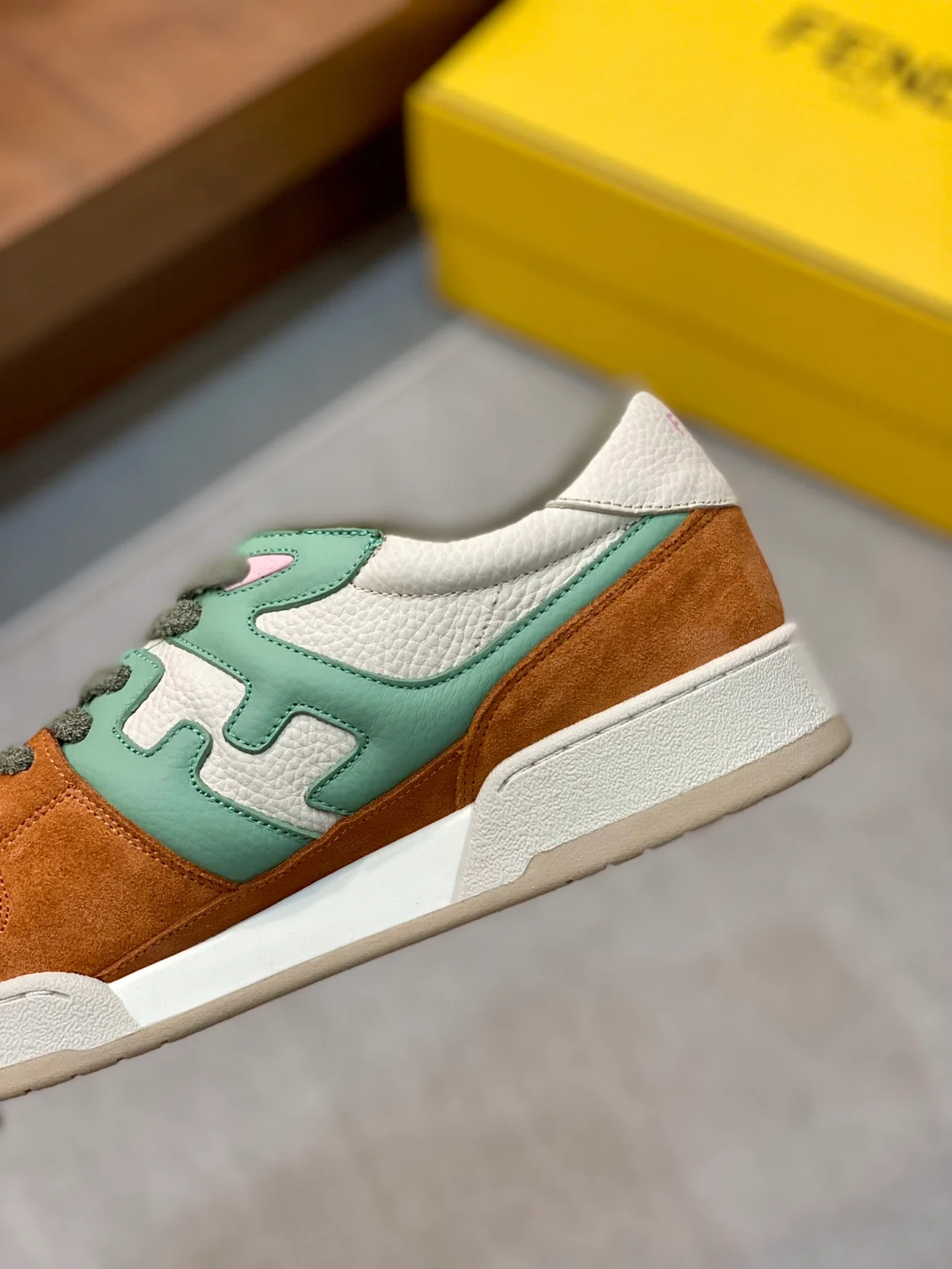 펜디 매치 스웨이드 스니커즈