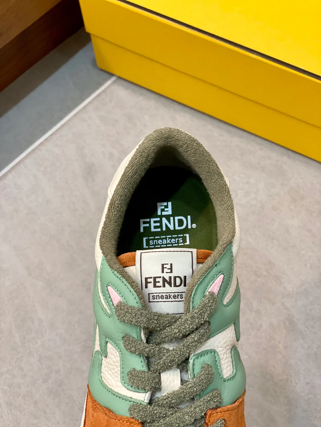 펜디 매치 스웨이드 스니커즈