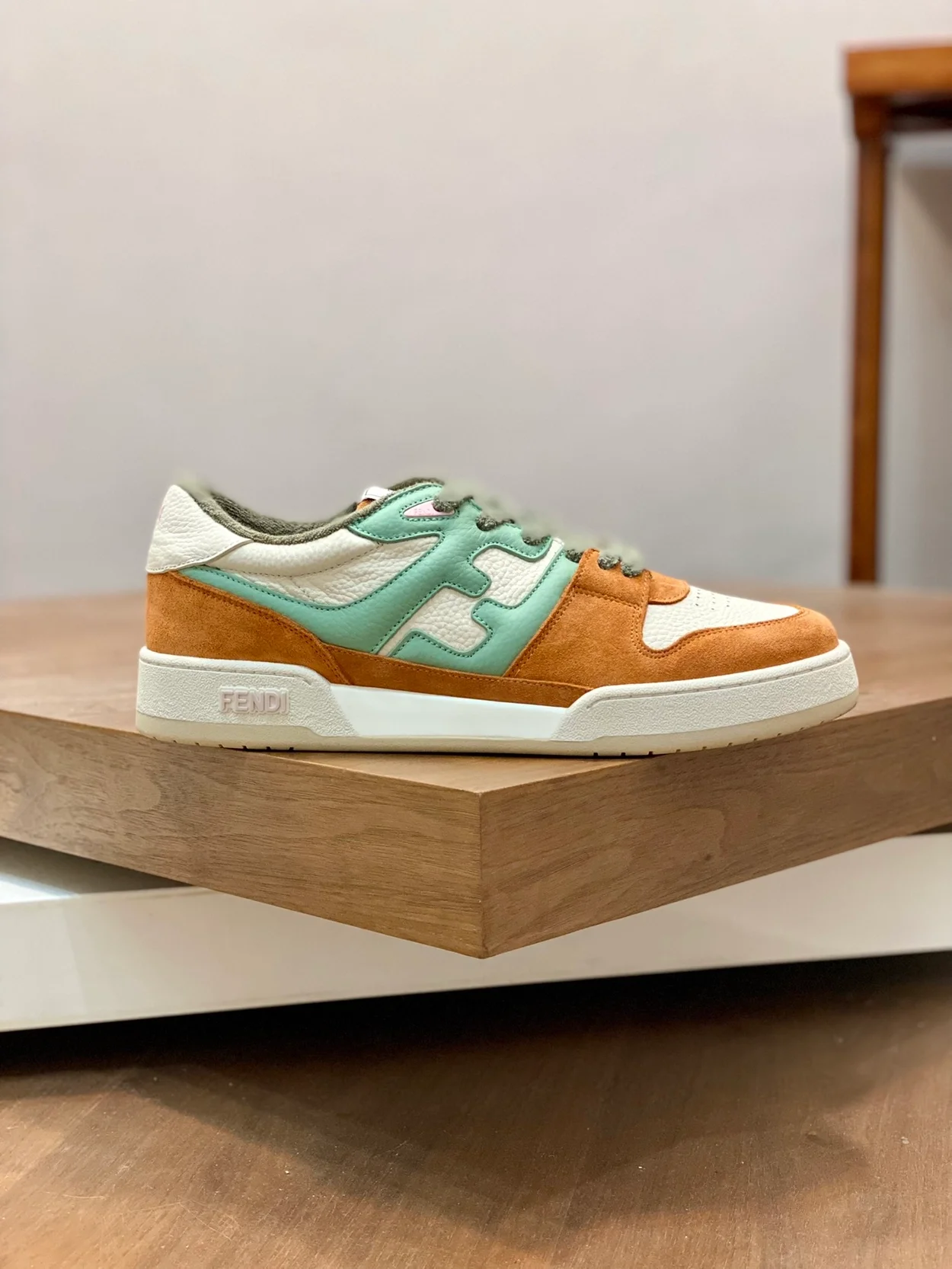 펜디 매치 스웨이드 스니커즈