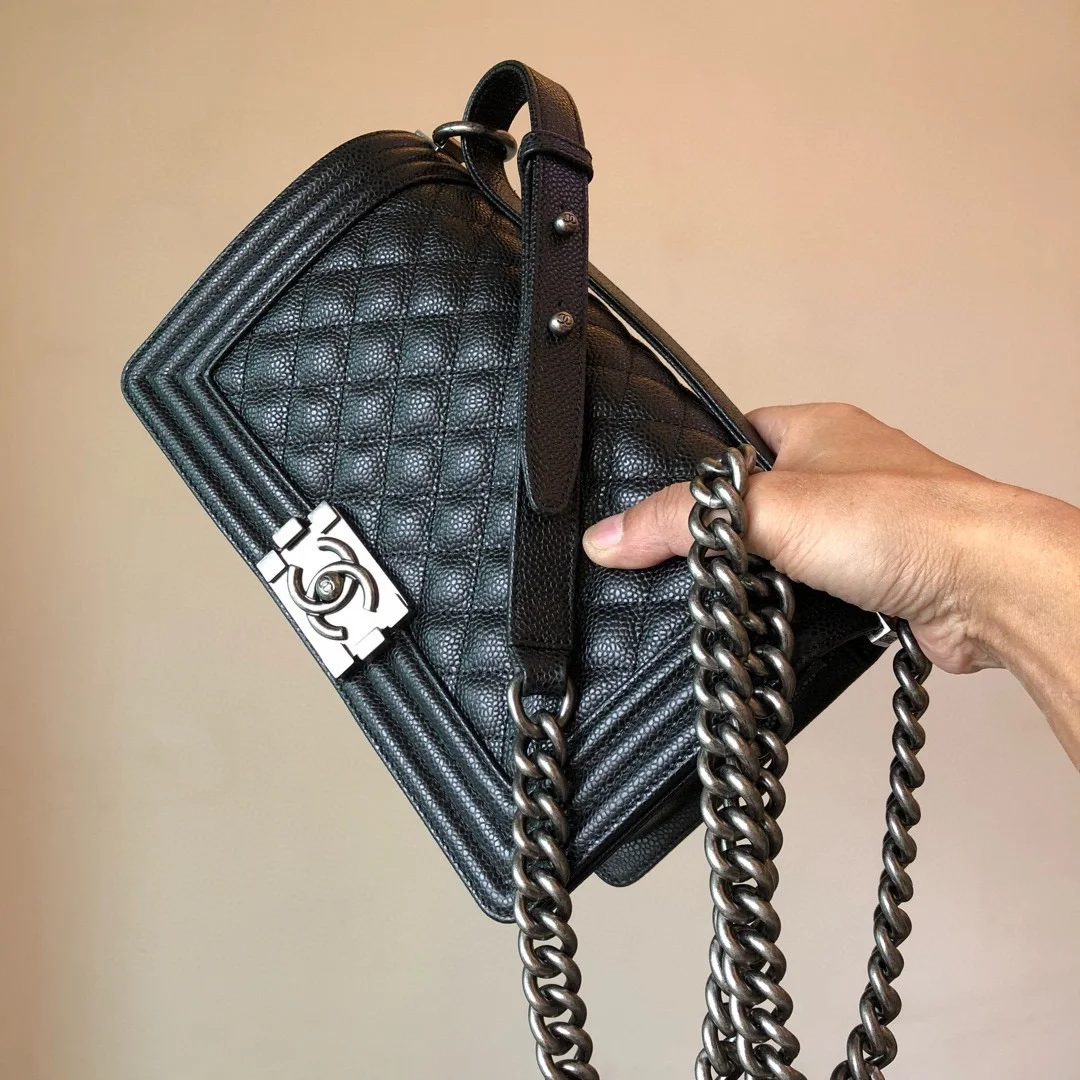 샤넬 보이백 미디움 캐비어 블랙 빈티지 실버