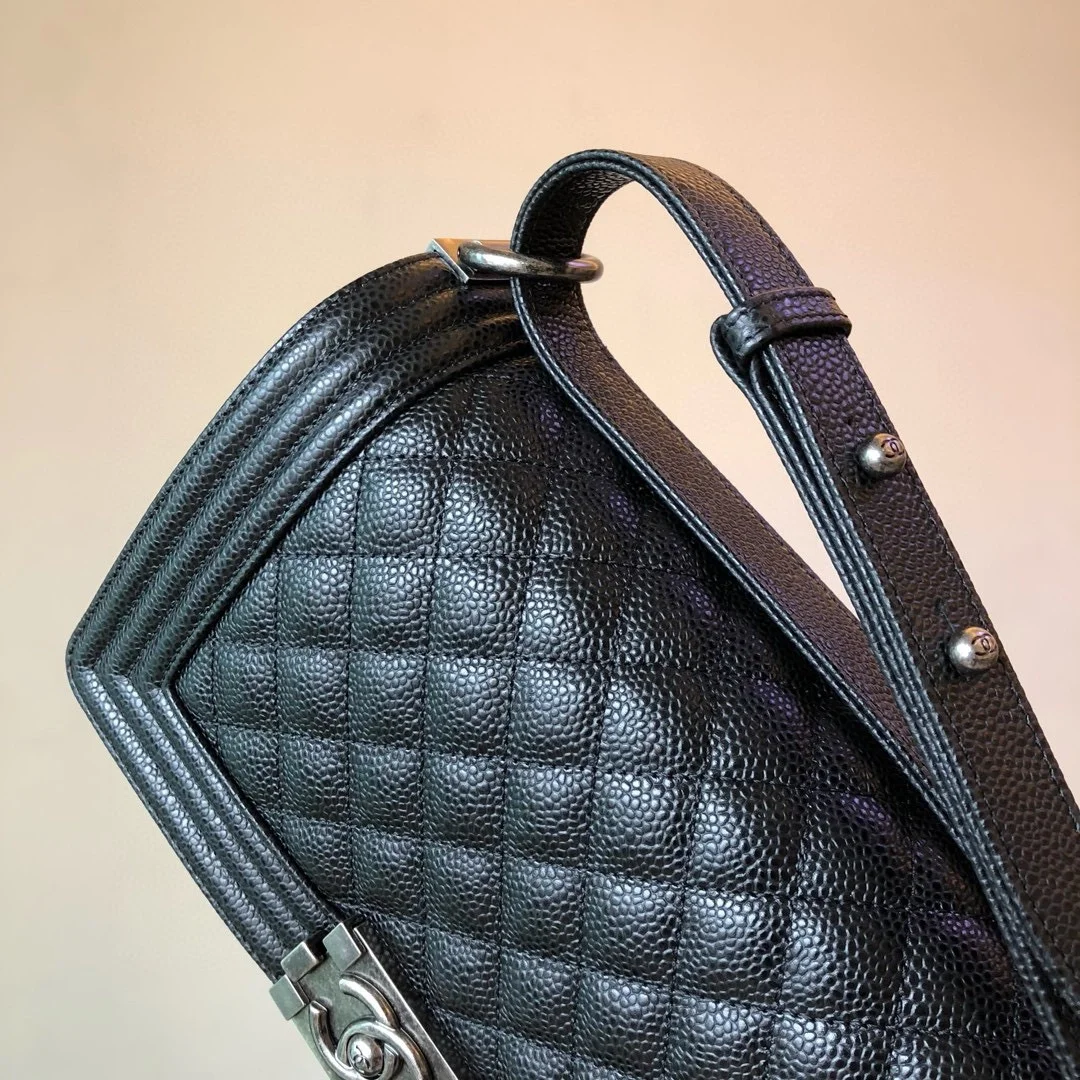 샤넬 보이백 미디움 캐비어 블랙 빈티지 실버