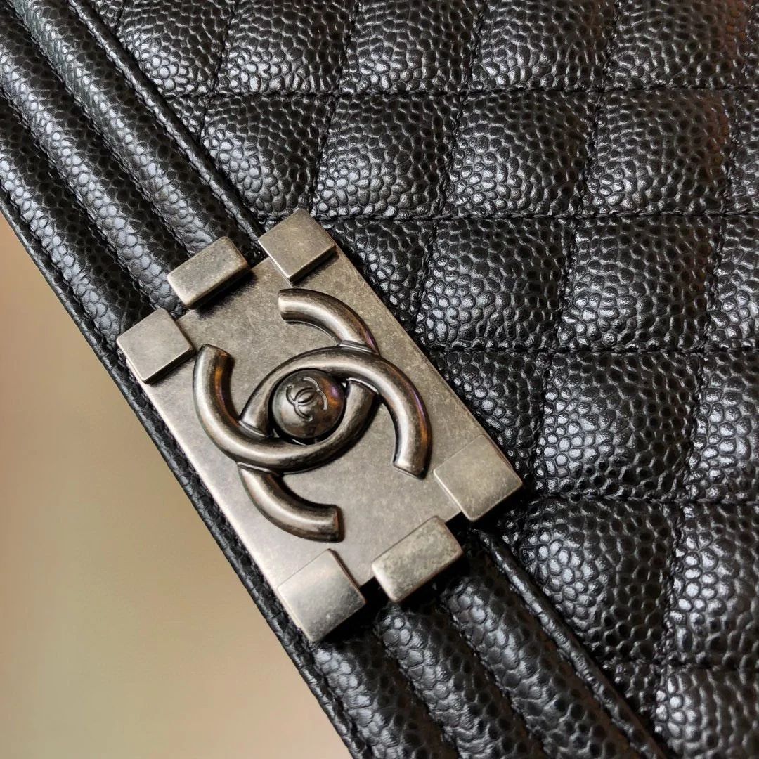 샤넬 보이백 미디움 캐비어 블랙 빈티지 실버