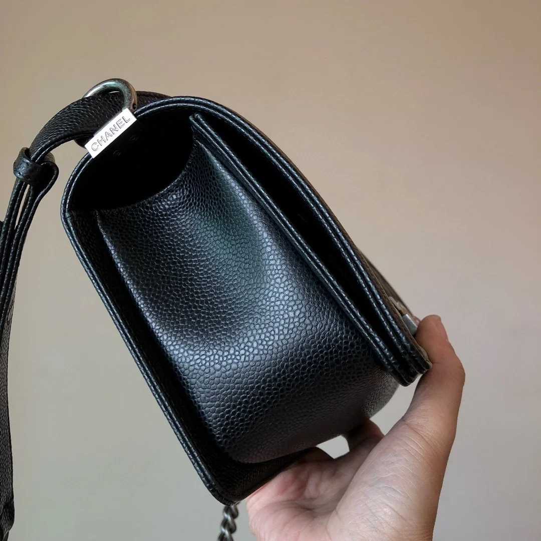 샤넬 보이백 미디움 캐비어 블랙 빈티지 실버