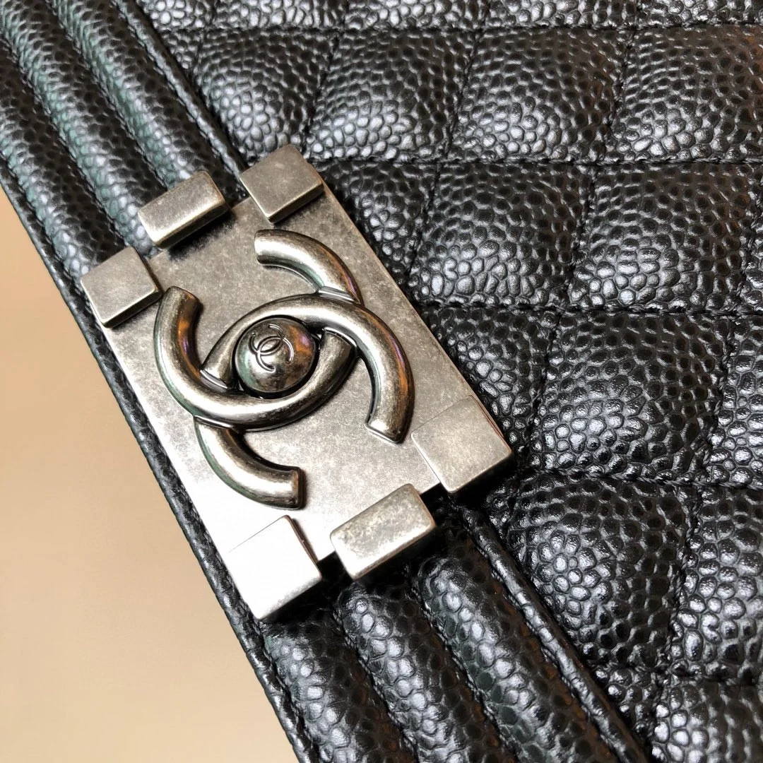 샤넬 보이백 미디움 캐비어 블랙 빈티지 실버