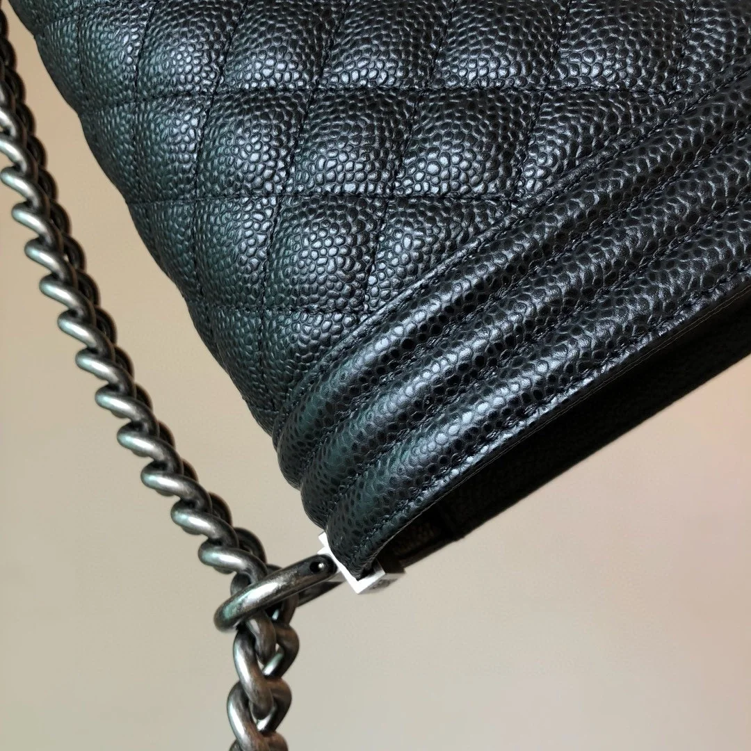 샤넬 보이백 미디움 캐비어 블랙 빈티지 실버