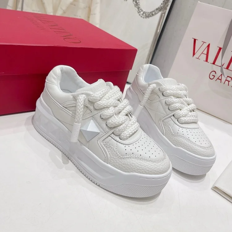 발렌티노 원스터드 화이트