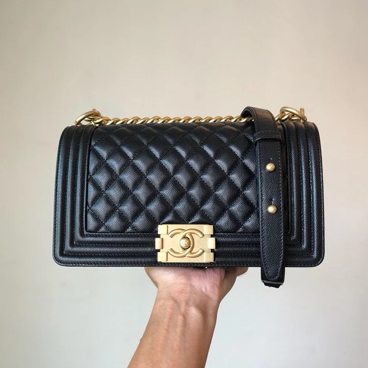 샤넬 보이백 미디움 캐비어 블랙 빈티지 골드