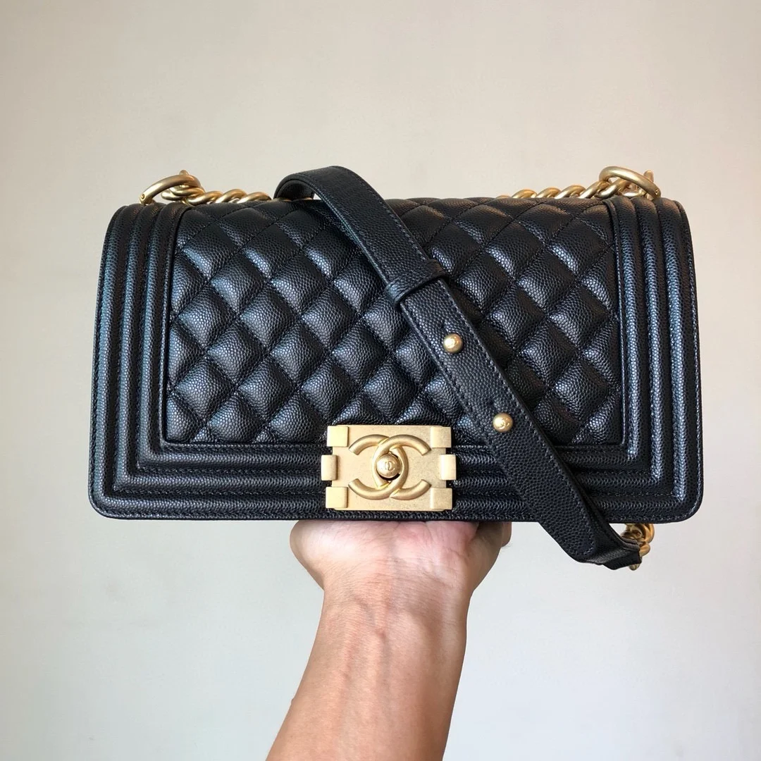 샤넬 보이백 미디움 캐비어 블랙 빈티지 골드