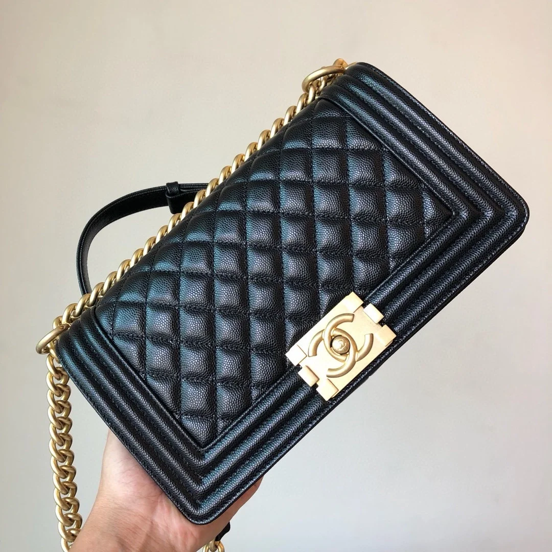 샤넬 보이백 미디움 캐비어 블랙 빈티지 골드