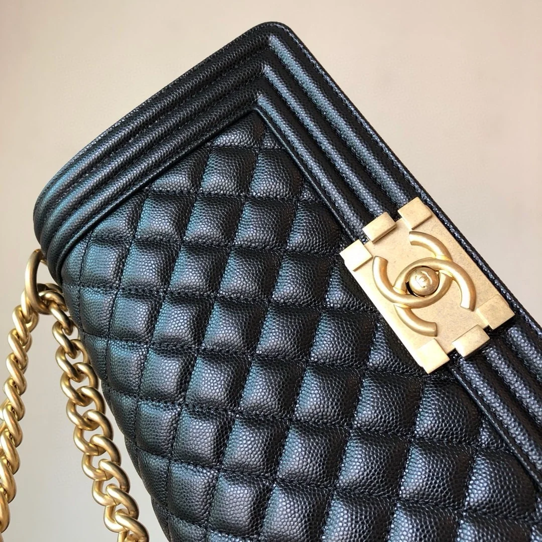 샤넬 보이백 미디움 캐비어 블랙 빈티지 골드