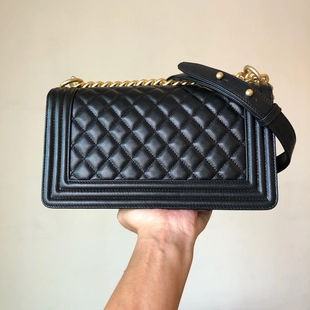 샤넬 보이백 미디움 캐비어 블랙 빈티지 골드