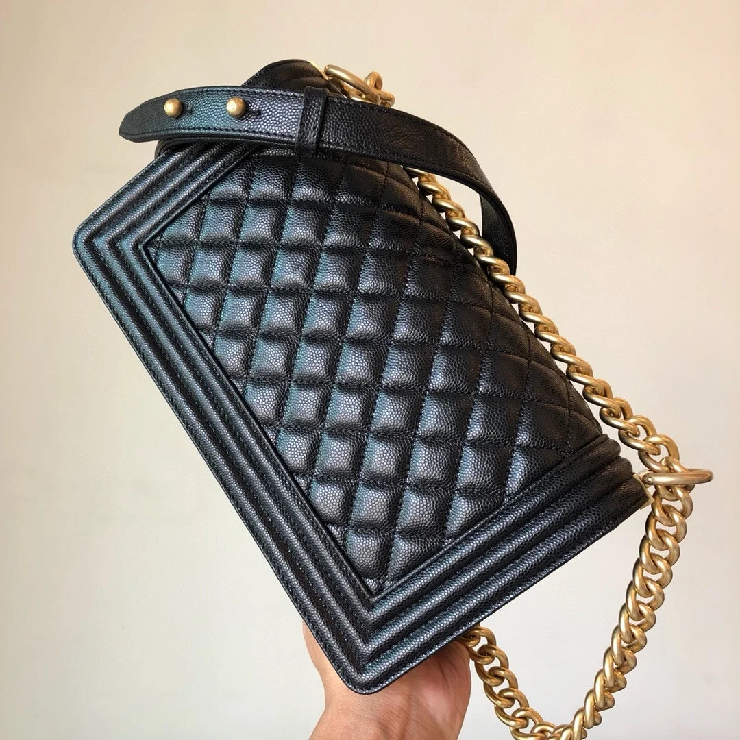 샤넬 보이백 미디움 캐비어 블랙 빈티지 골드