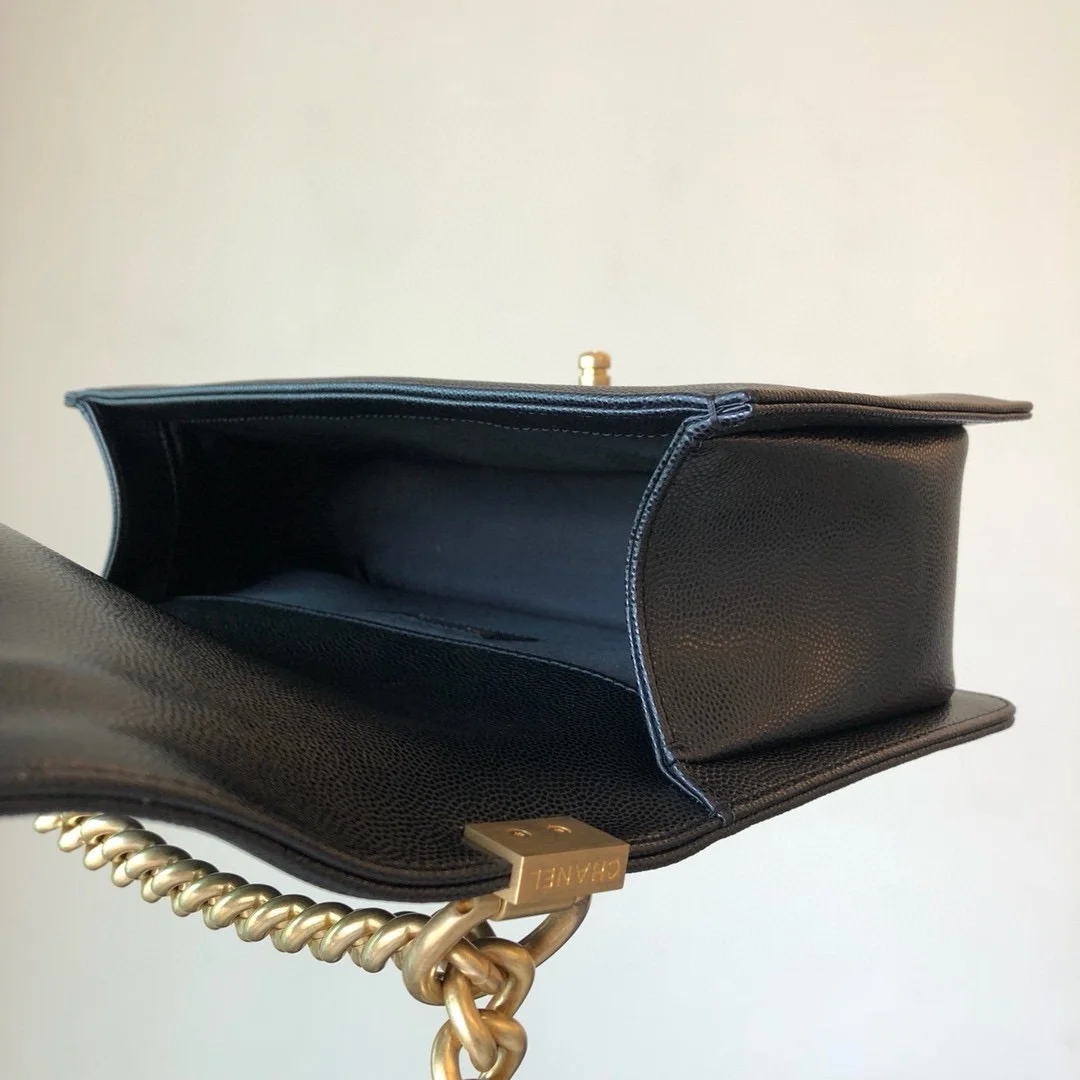 샤넬 보이백 미디움 캐비어 블랙 빈티지 골드