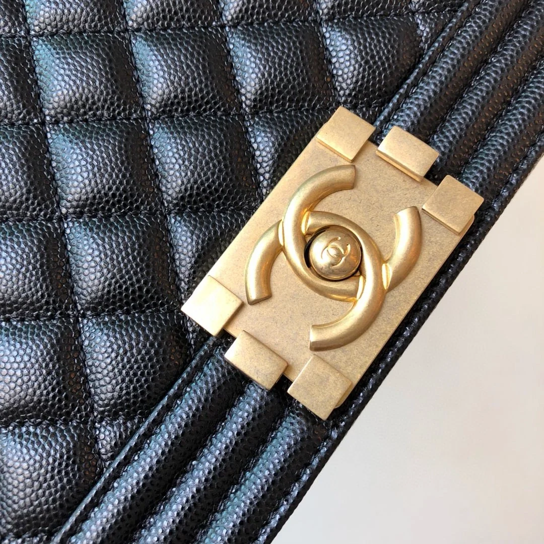 샤넬 보이백 미디움 캐비어 블랙 빈티지 골드