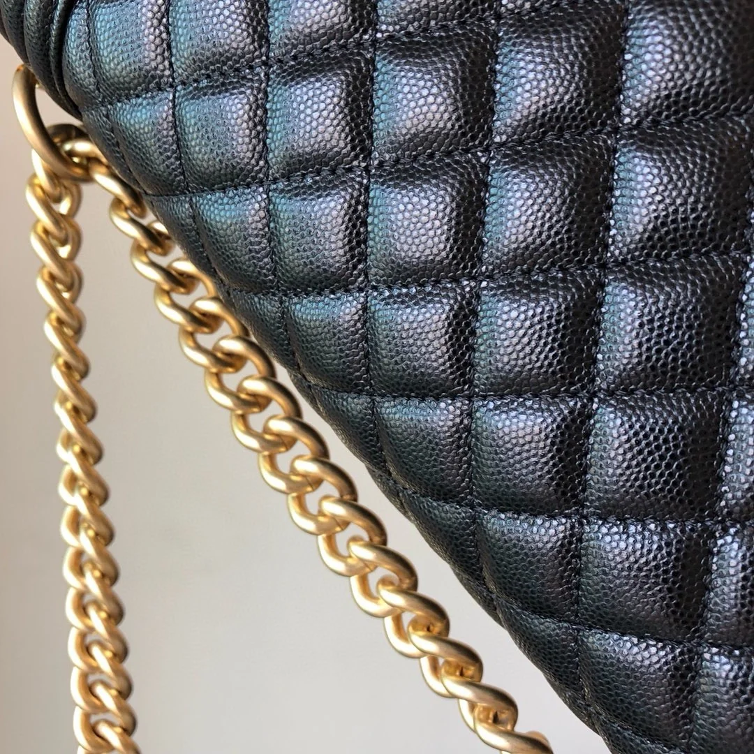 샤넬 보이백 미디움 캐비어 블랙 빈티지 골드