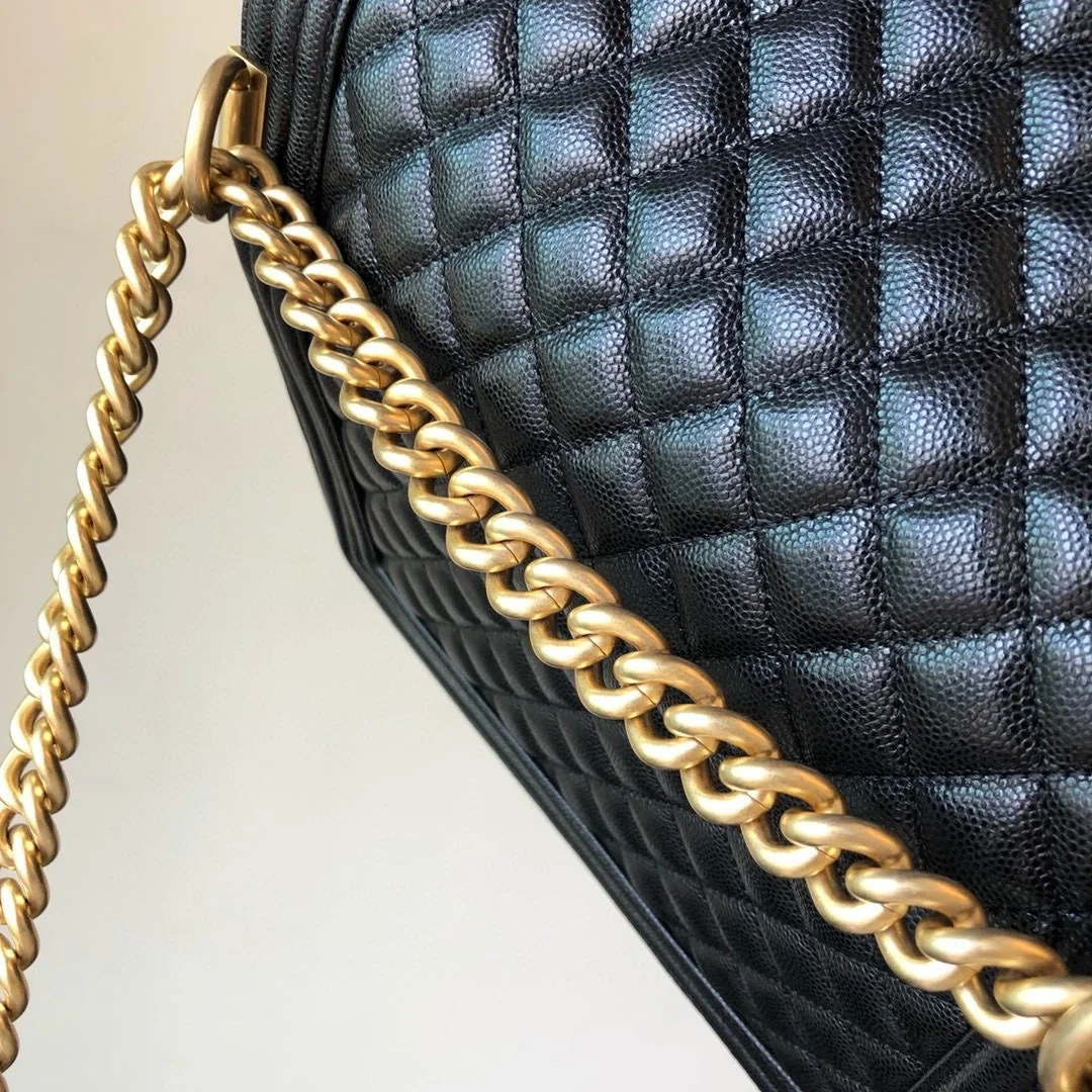 샤넬 보이백 미디움 캐비어 블랙 빈티지 골드