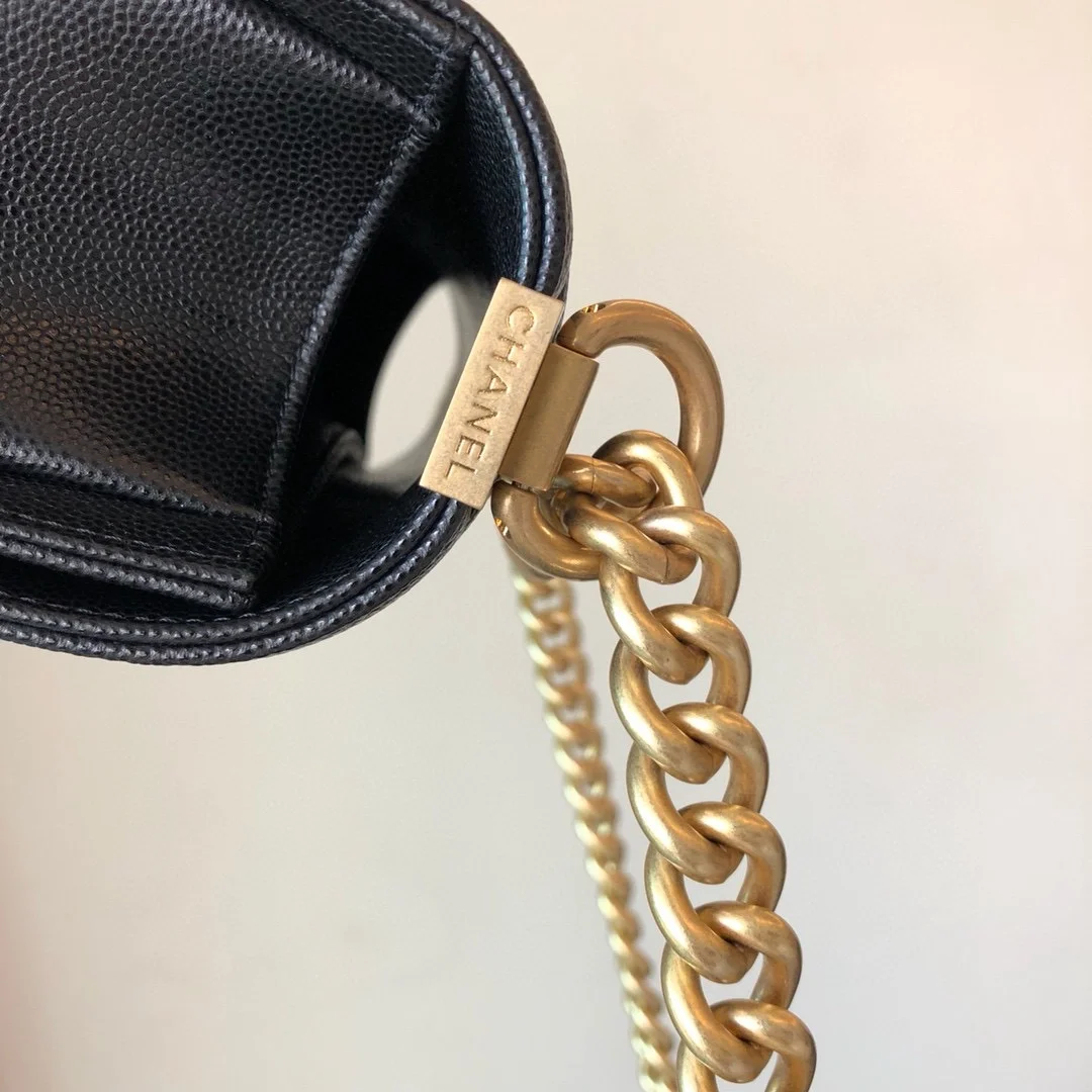 샤넬 보이백 미디움 캐비어 블랙 빈티지 골드