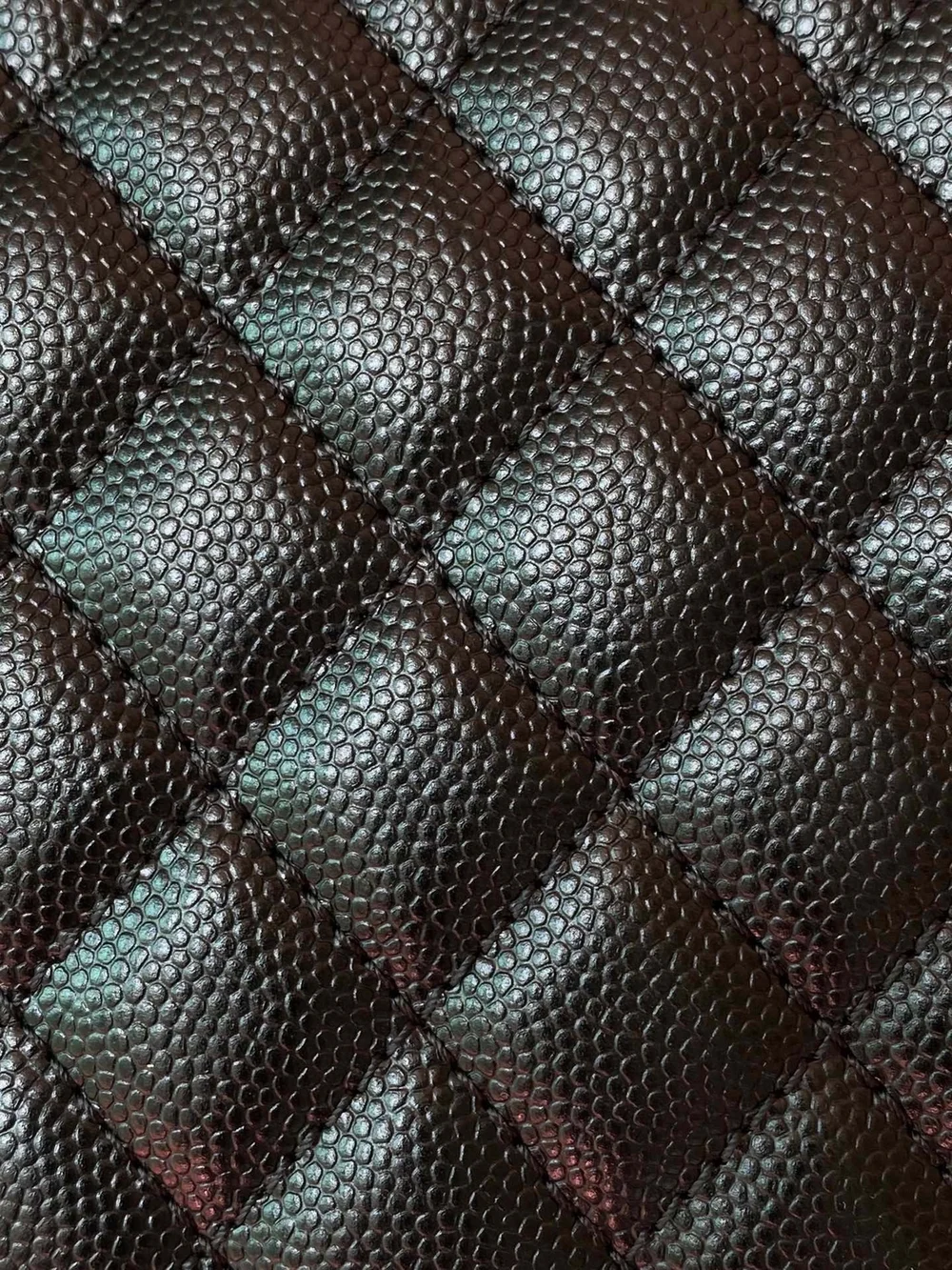 샤넬 보이백 미디움 캐비어 블랙 골드