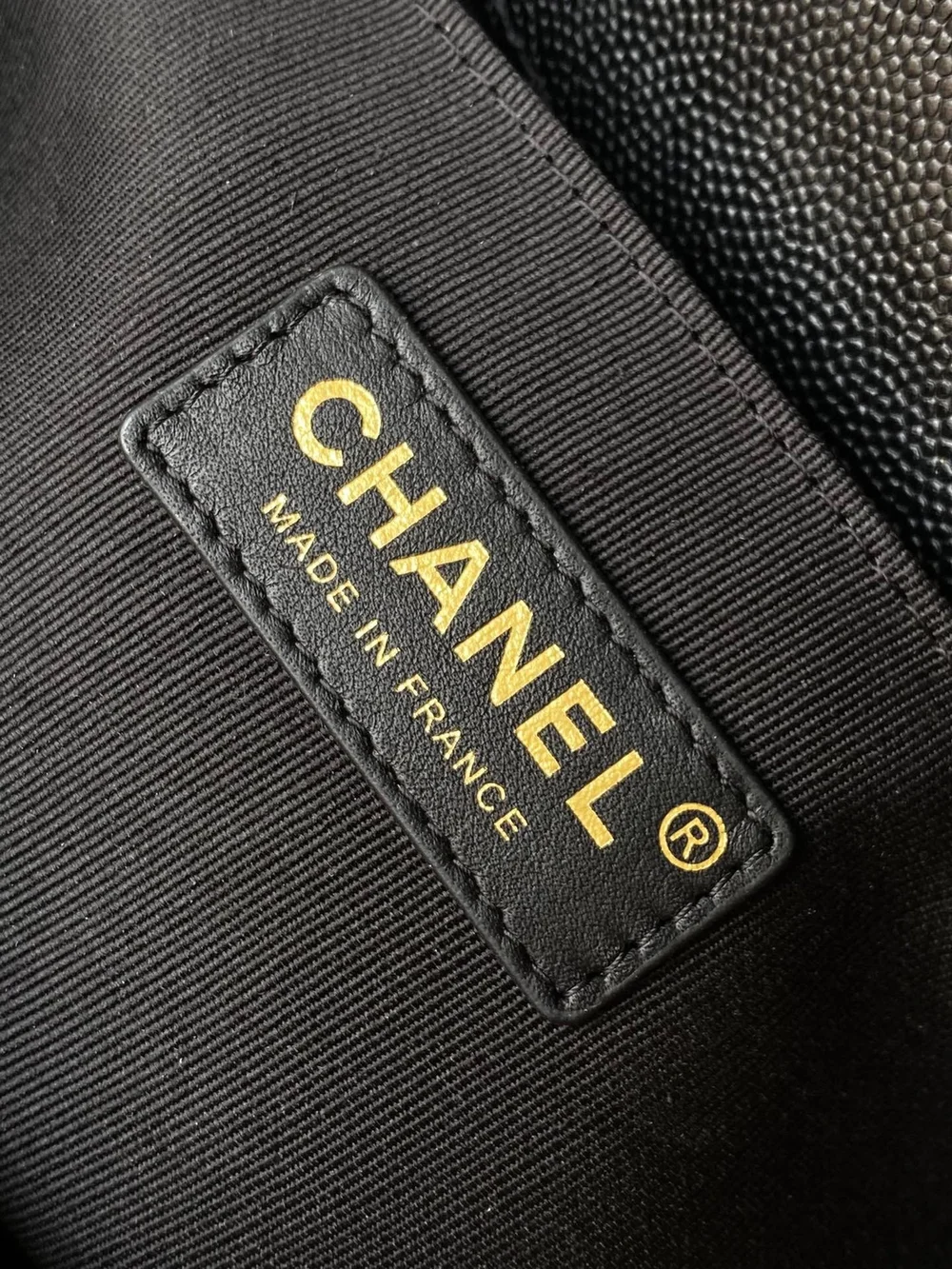 샤넬 보이백 미디움 캐비어 블랙 골드