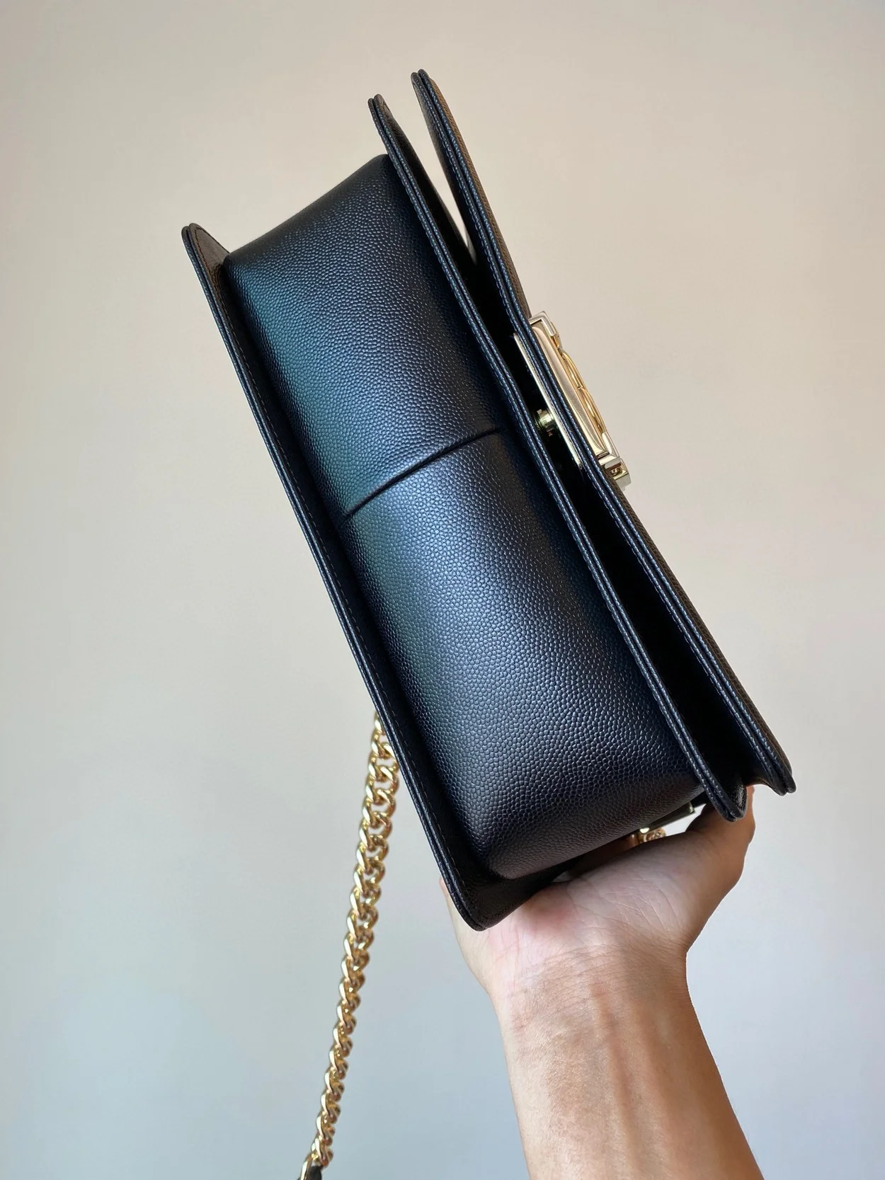 샤넬 보이백 미디움 캐비어 블랙 골드