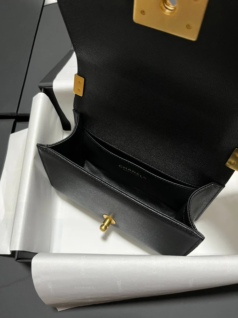 샤넬 보이백 스몰 캐비어 블랙 빈티지 골드