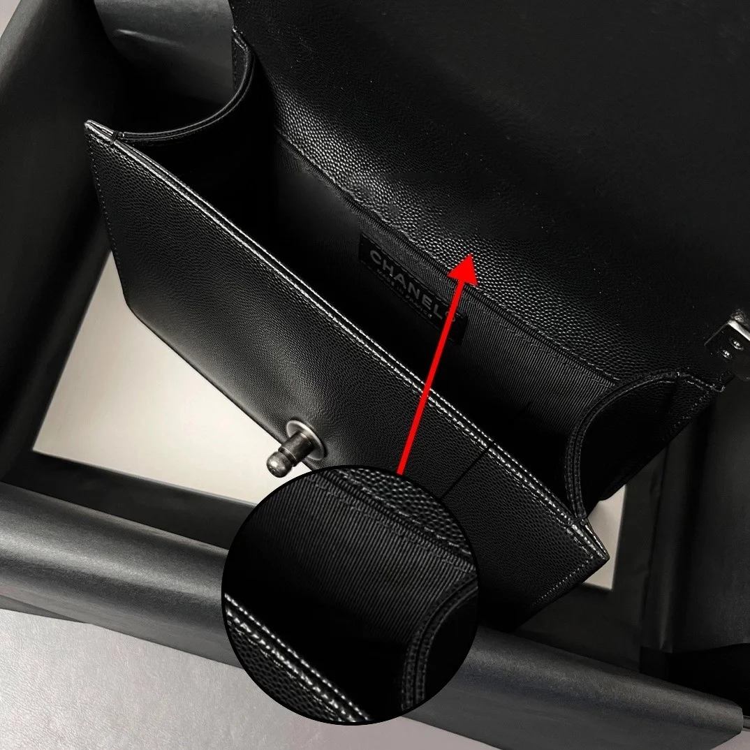 샤넬 보이백 스몰 캐비어 블랙 빈티지 골드