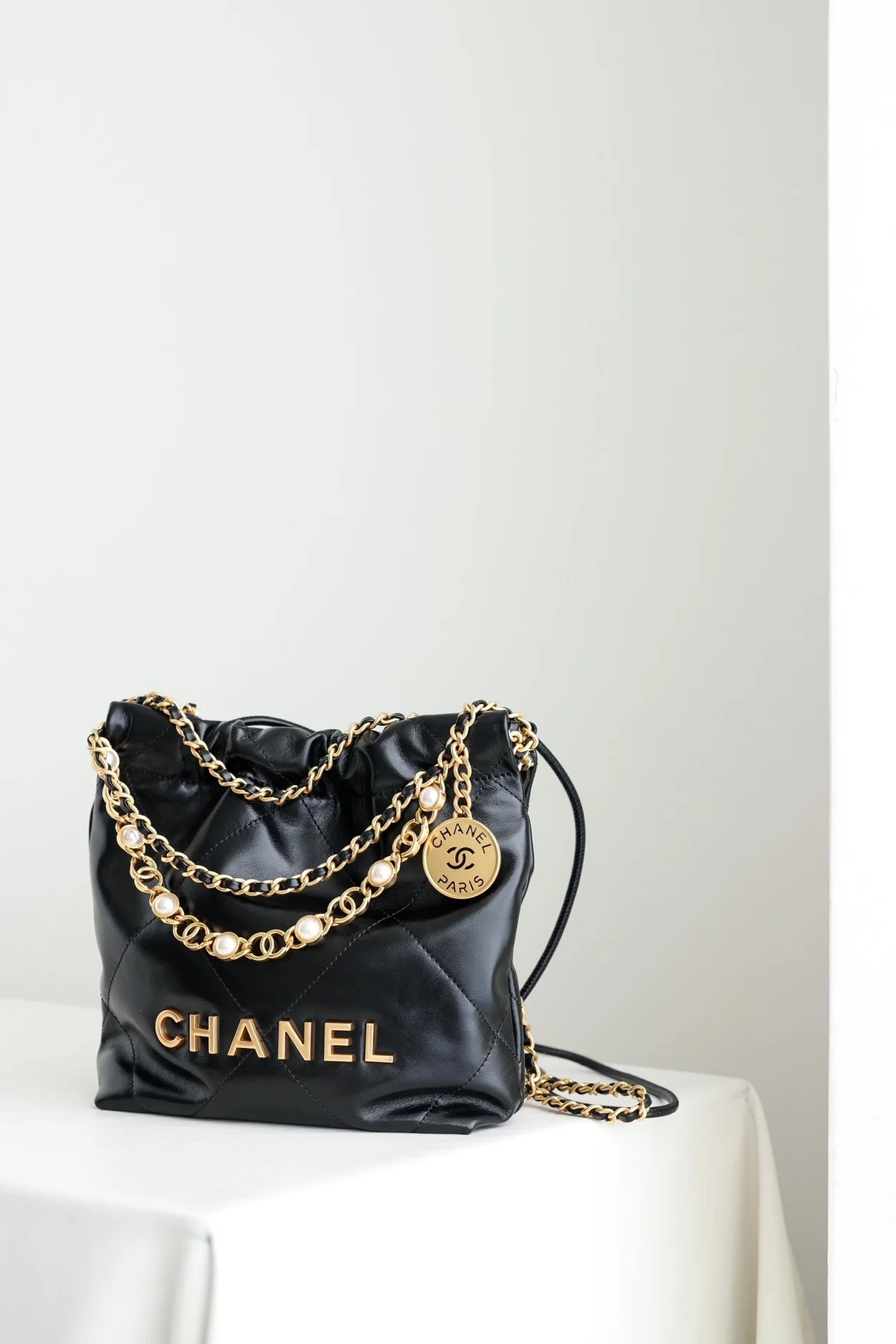 샤넬 24A 한정판 22백 미니 블랙 금장