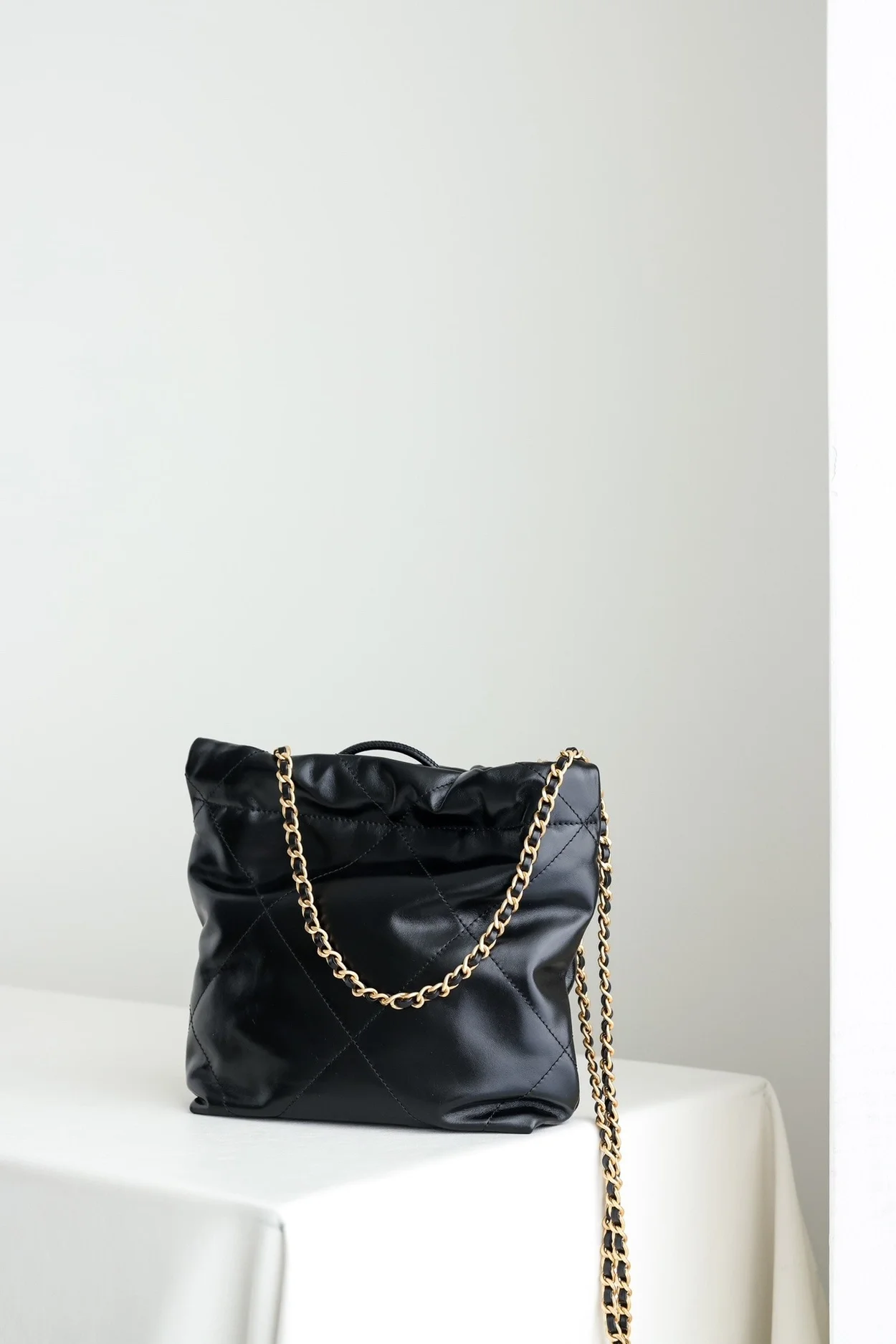 샤넬 24A 한정판 22백 미니 블랙 금장