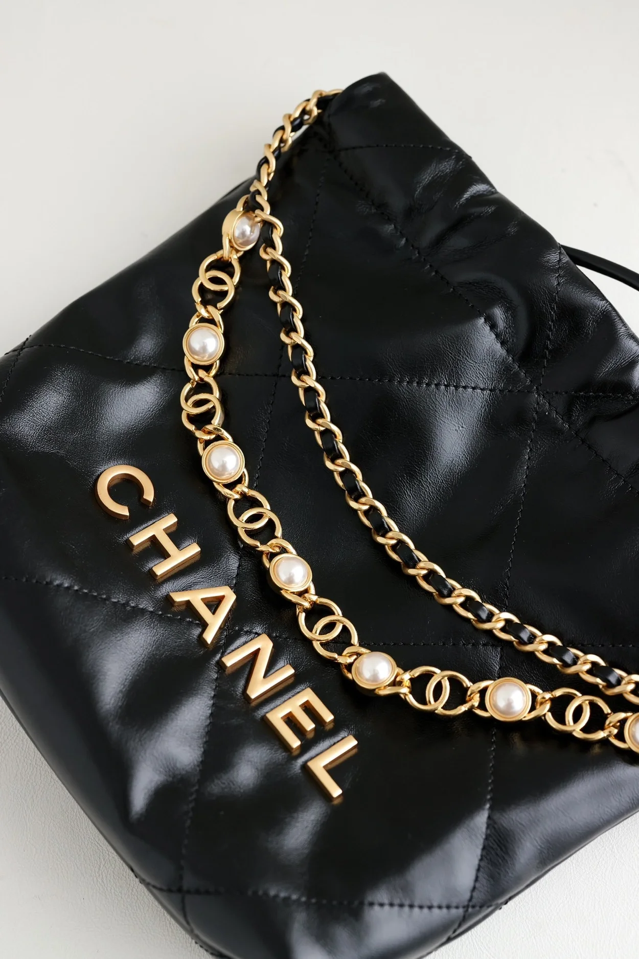 샤넬 24A 한정판 22백 미니 블랙 금장