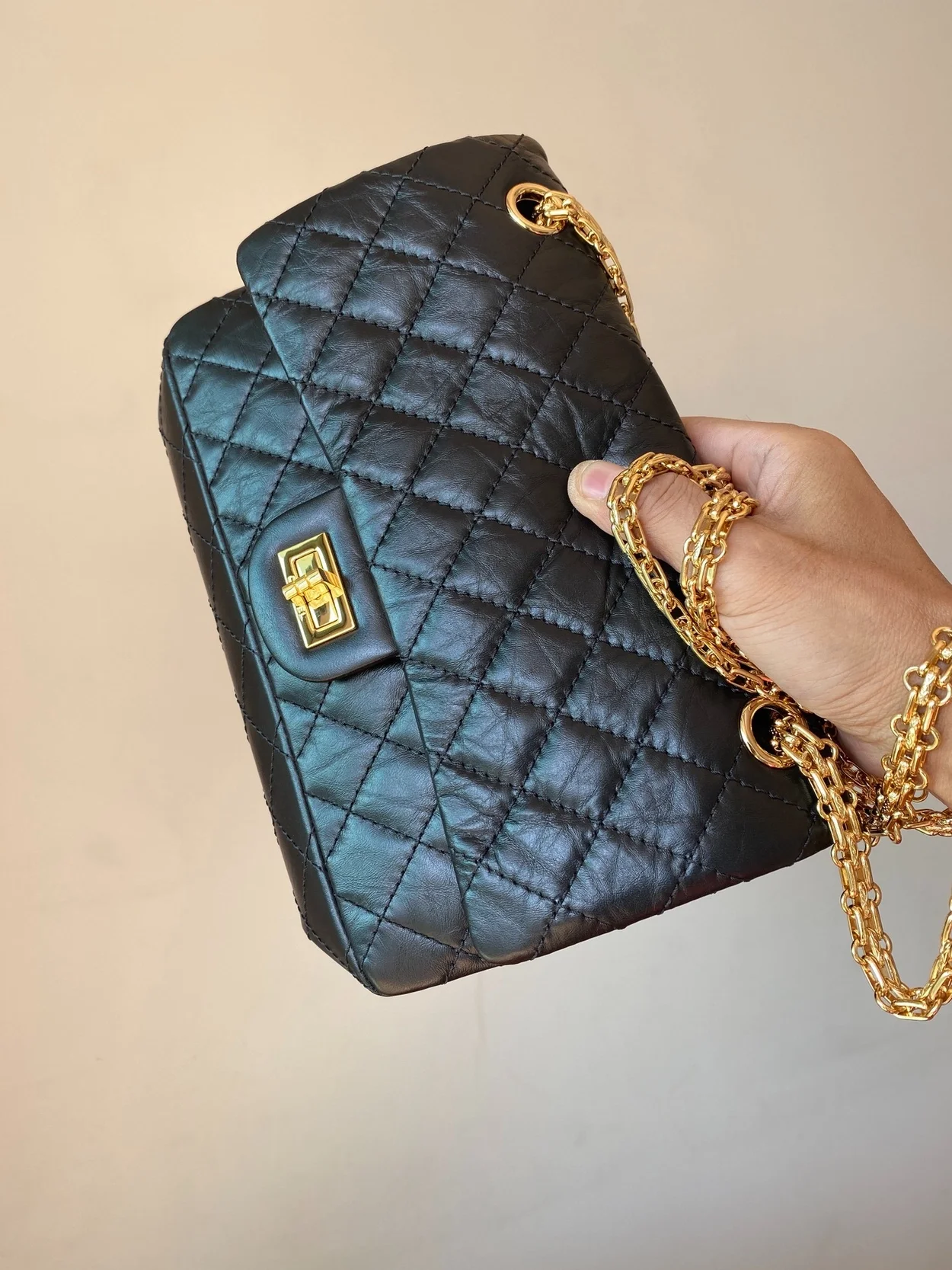 샤넬 2.55 빈티지 미디움 플랩백 블랙 샴페인 골드