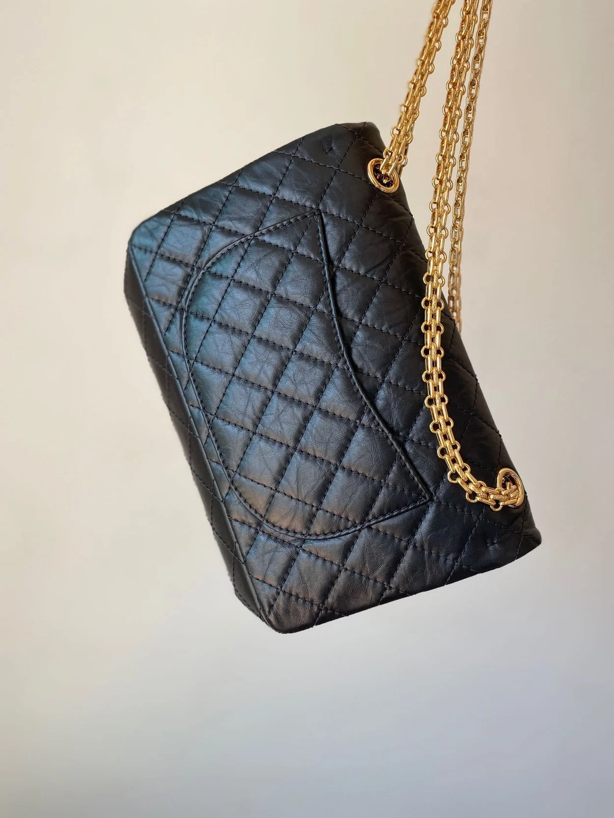 샤넬 2.55 빈티지 미디움 플랩백 블랙 샴페인 골드