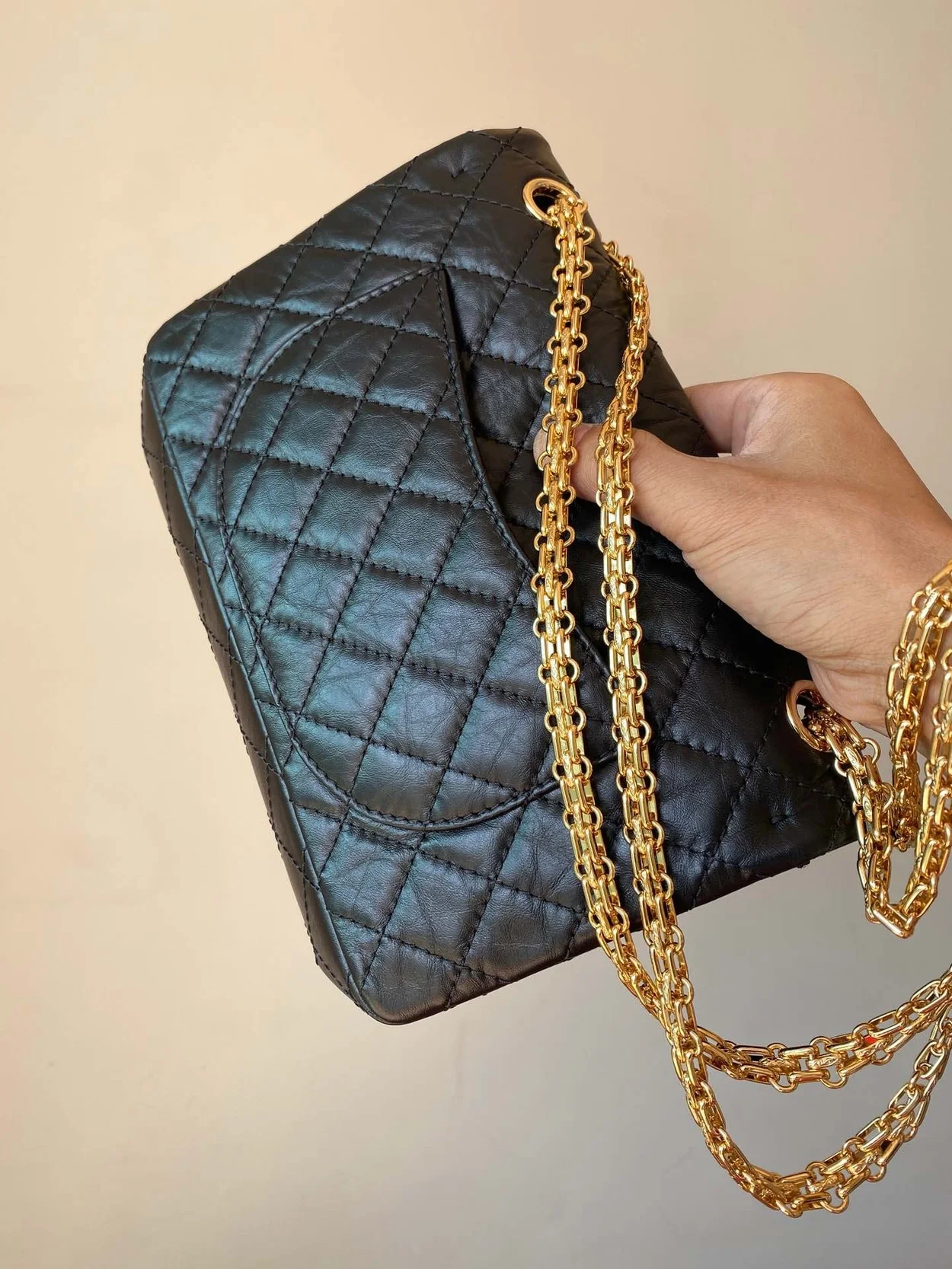 샤넬 2.55 빈티지 미디움 플랩백 블랙 샴페인 골드