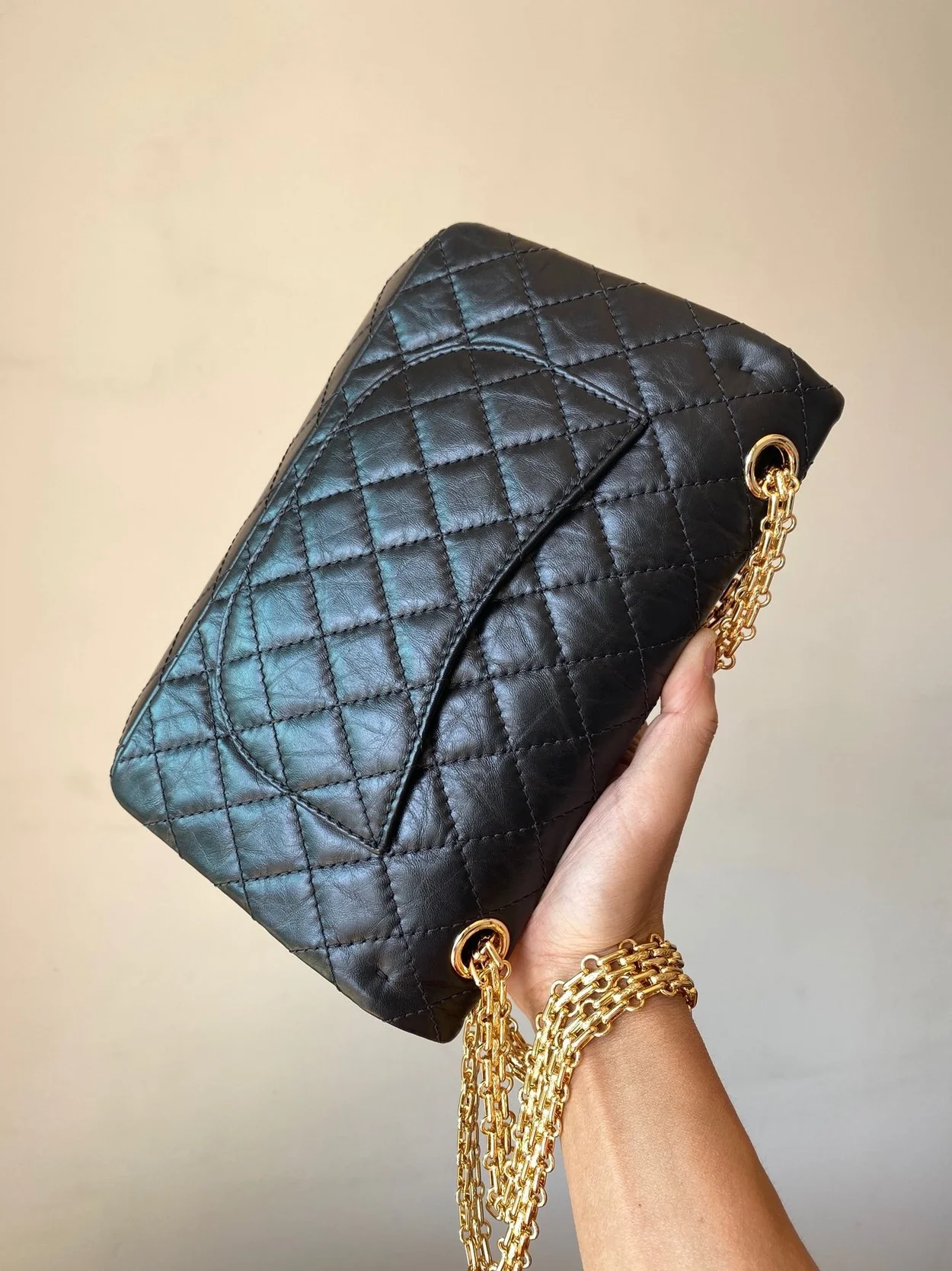 샤넬 2.55 빈티지 미디움 플랩백 블랙 샴페인 골드