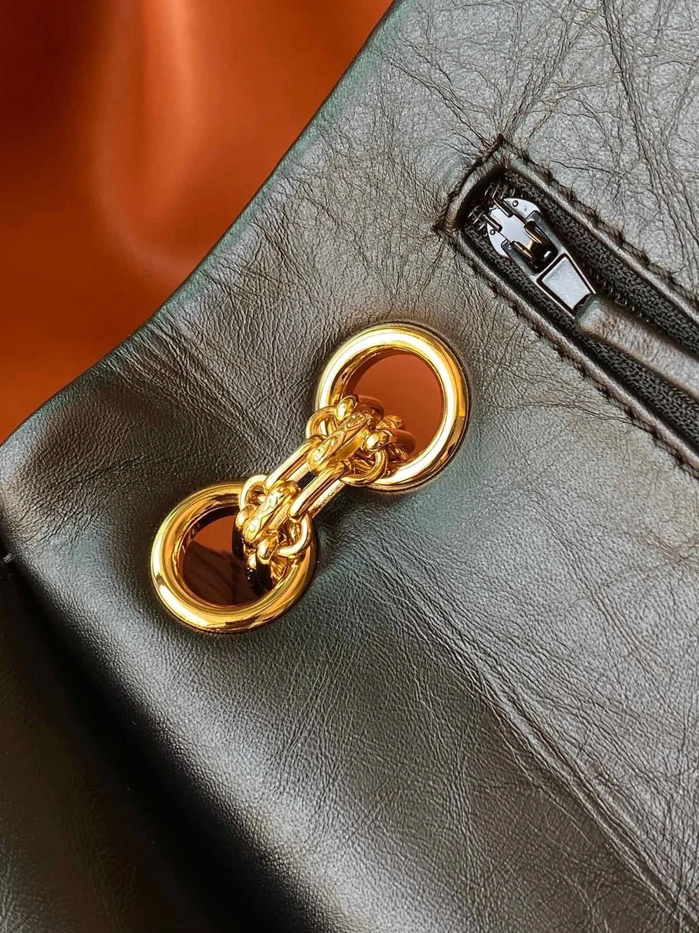 샤넬 2.55 빈티지 미디움 플랩백 블랙 샴페인 골드