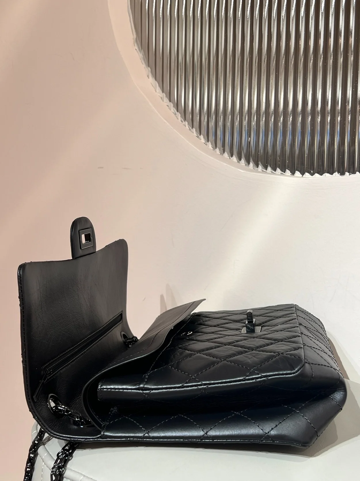 샤넬 2.55 빈티지 라지 플랩백 블랙