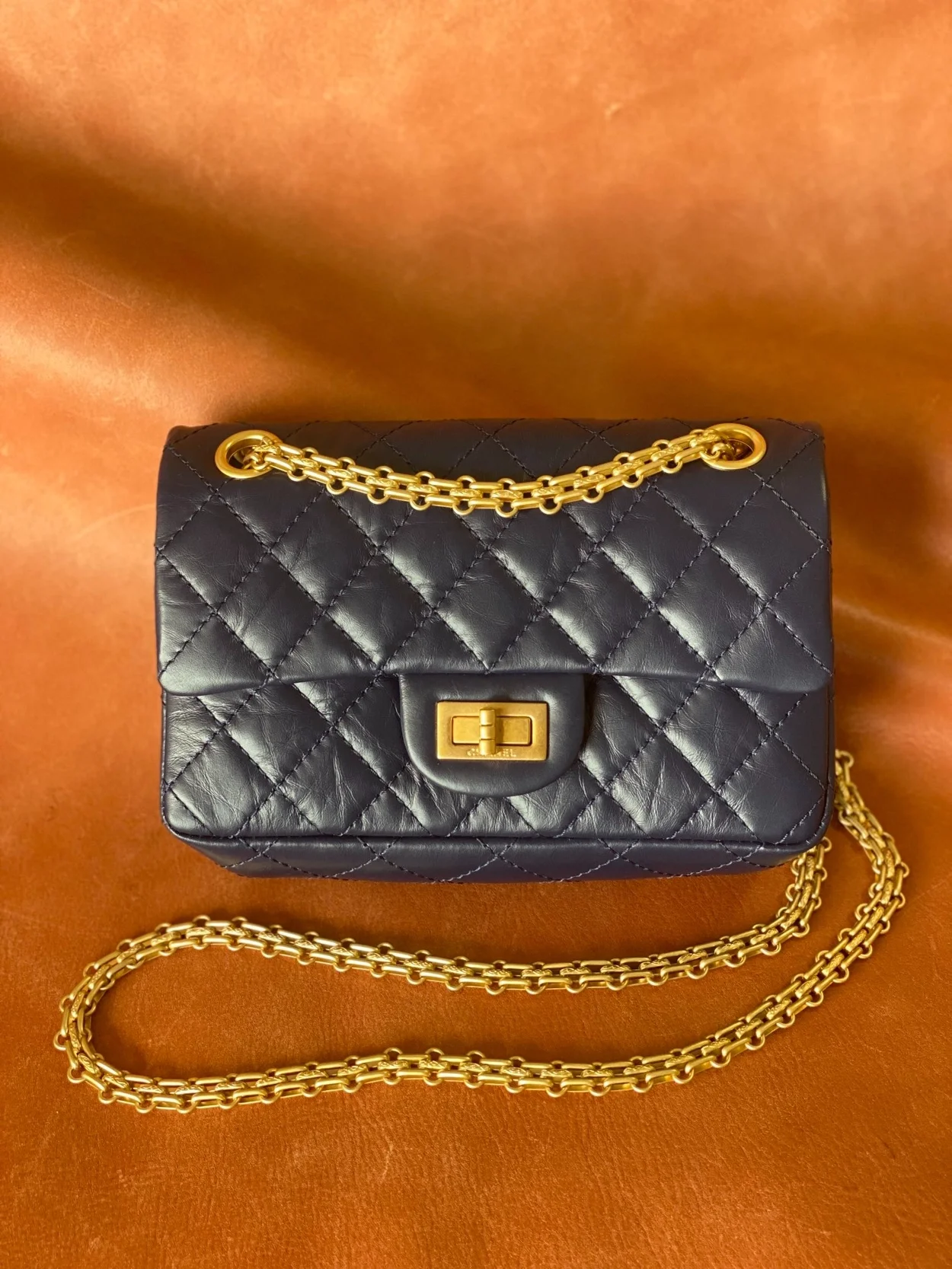 샤넬 2.55 빈티지 미니 플랩백 딥블루 골드