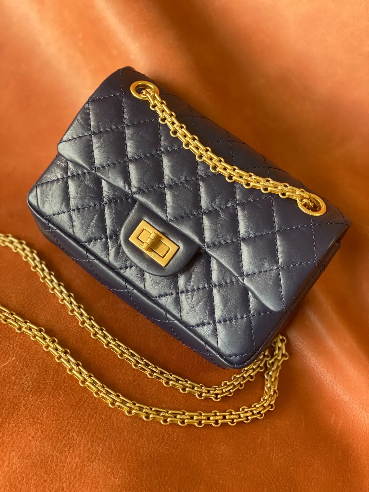 샤넬 2.55 빈티지 미니 플랩백 딥블루 골드