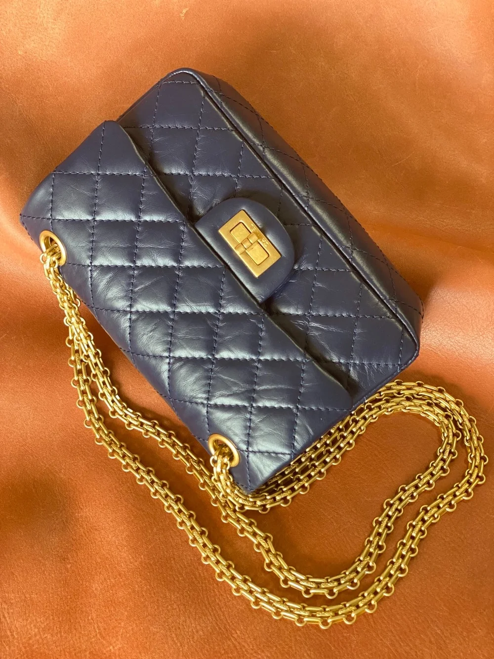 샤넬 2.55 빈티지 미니 플랩백 딥블루 골드