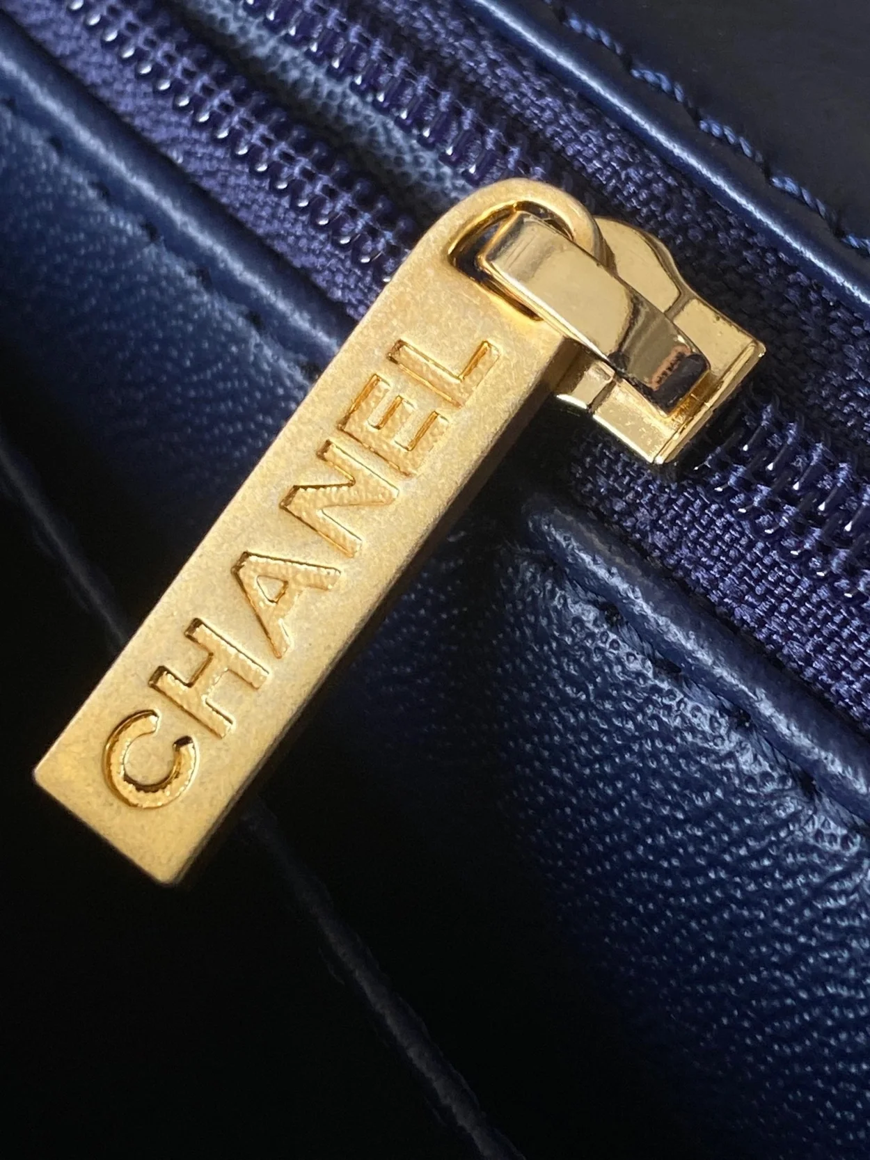 샤넬 2.55 빈티지 미니 플랩백 딥블루 골드