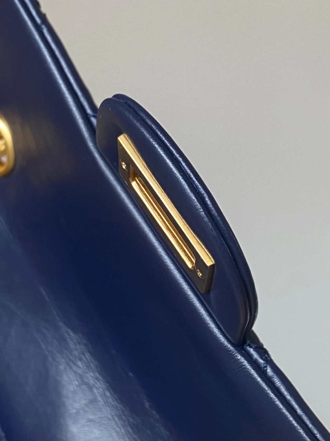 샤넬 2.55 빈티지 미니 플랩백 딥블루 골드