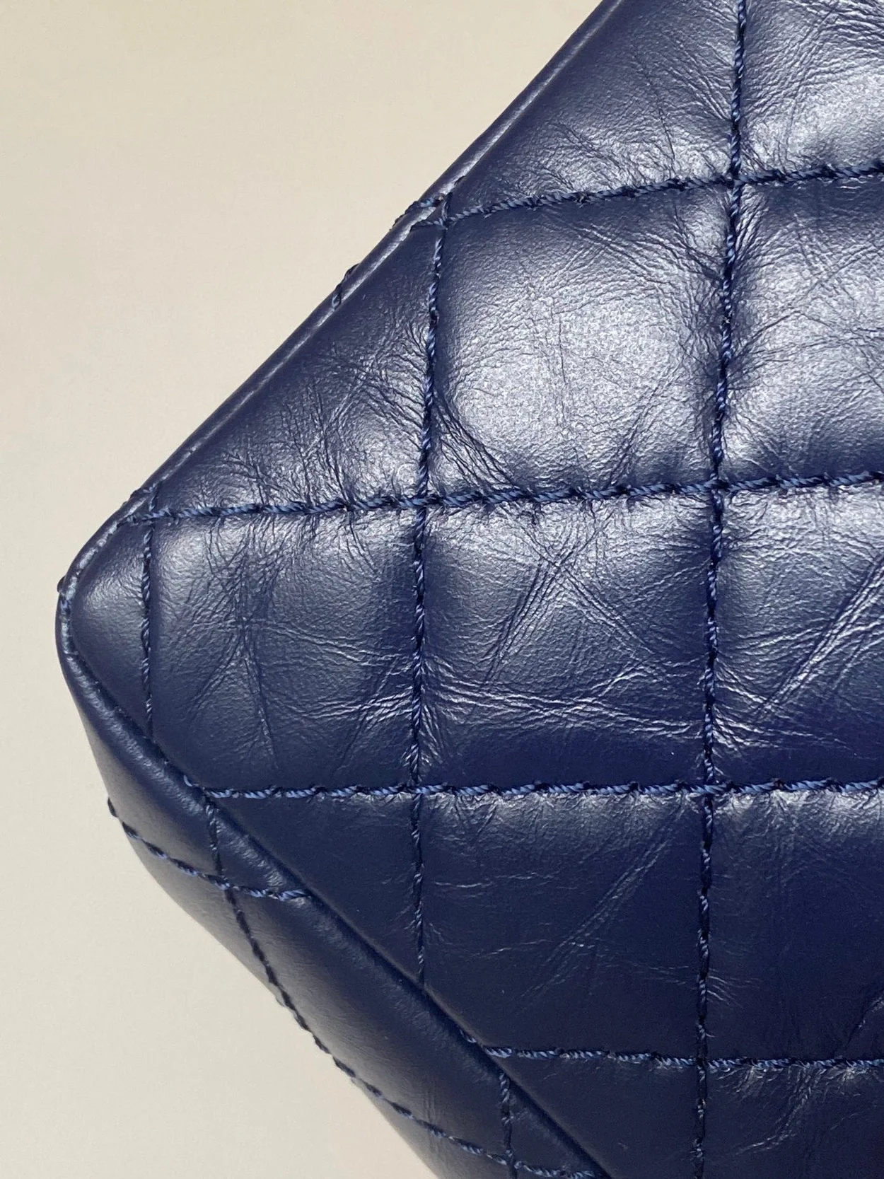 샤넬 2.55 빈티지 미니 플랩백 딥블루 골드